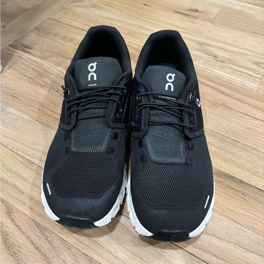 Like NEW On Cloud Running Women’s Black and White Athletic Shoes